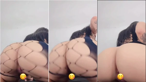 Confere a xoxota e o bundão cor de rosa da Luna Diaz!