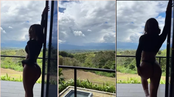 Daniela Antury de bobeira na janela, toda peladinha