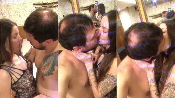 Karen Borges fazendo um sexo oral safado e mostrando a xoxota