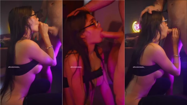 A famosa Brenda Trindade dando um trato e faturando um leitinho