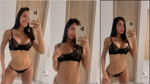 A famosa Daniela Antury de calcinha