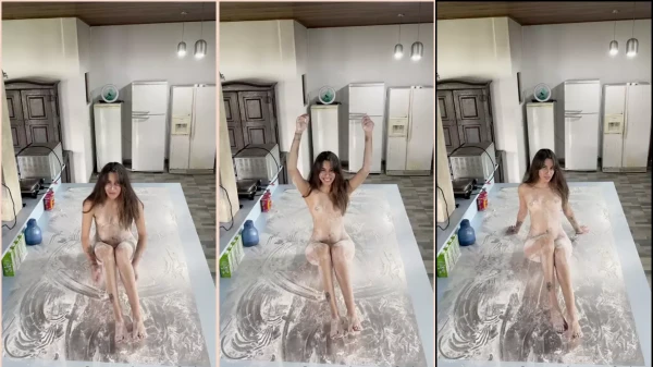 A Fernanda Mota famosa na cozinha, sem nada, é uma delícia!