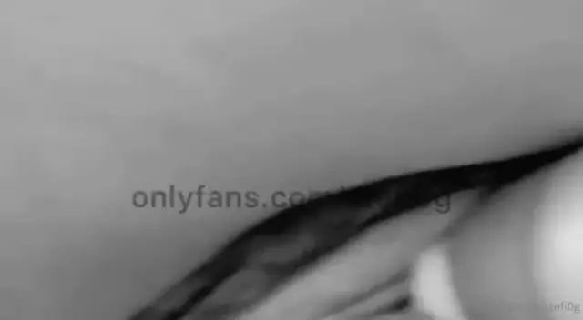 A Stefi fazia barulho e se divertia com o vibrador na xoxota