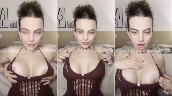 Ada Aranha ebuceta a xoxota com uma carinha bem safada