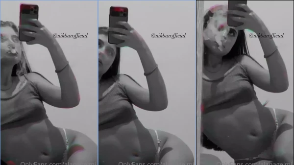 Alana Gelmi, uma novinha cheia de charme, arrasando em um vídeo hot!