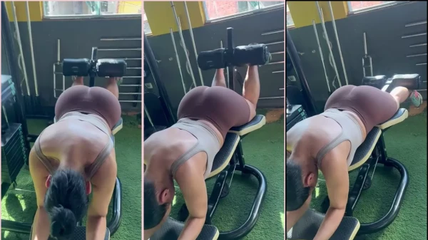 Alessandra Marques malhando as pernas de shortinho