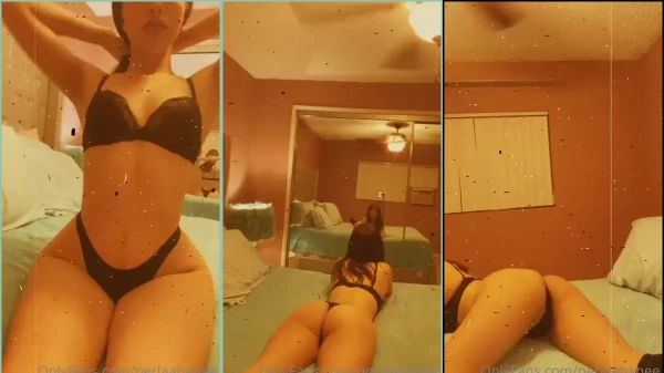Alina Rose se mostrando maravilhosa na cama