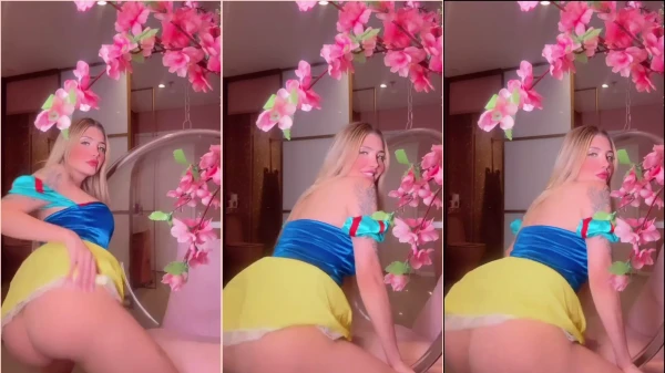 Aline Faria, a loira sensual de saia dançando com a bunda