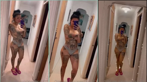 Angelface1877 só de calcinha na frente do espelho, hein?