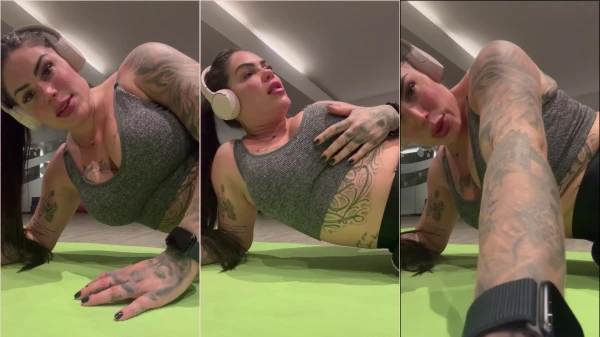 Anny Alves malhando na academia, se dedicando nos treinos