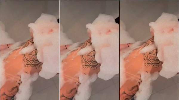 Anny Alves toda delícia debaixo do chuveiro