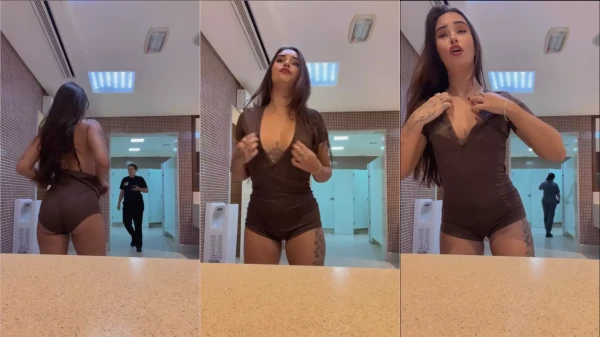 Apareceu na web a Bahala peladona no banheiro público, com a galera flagrando ela toda nua