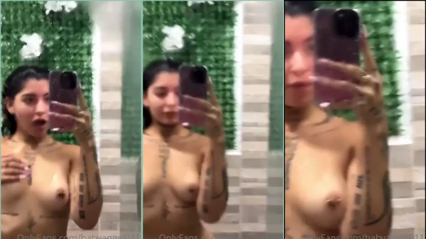 Babyangel, a gata do OnlyFans, grava seus cliques usando o celular