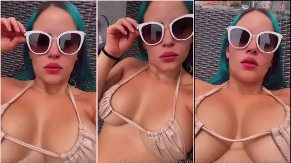 Blue Catalina, essa gostosona do OnlyFans, tá arrasando com seus peitões que são de tirar o fôlego!