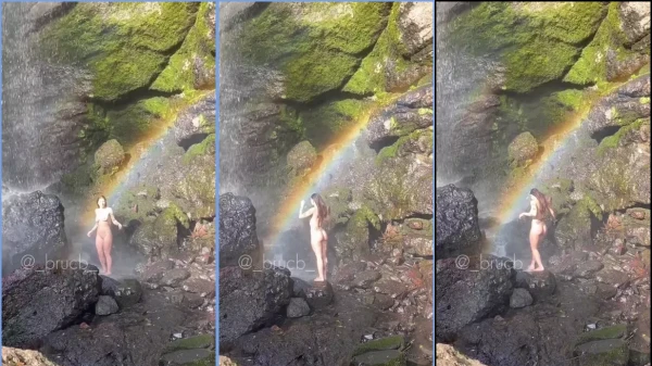 Bruna, uma gostosinha ousada, se jogando na cachoeira sem roupa