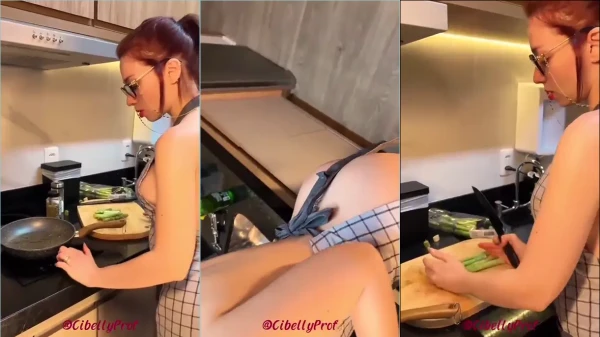 Cibelly Ferreira dando show enquanto tá na cozinha