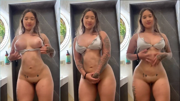 Dá só uma olhada nessa valecasta pelada, tá de deixar qualquer um babando!