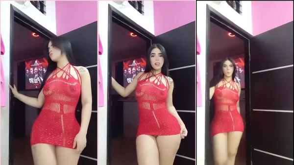 Dá uma olhada na Melanyphs de vestido transparente, sem nada embaixo!