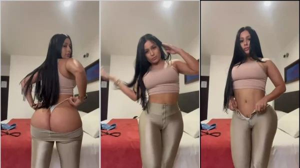 Daniela, aquela gata morena com um corpão de parar o trânsito, arrasando na frente da câmera!