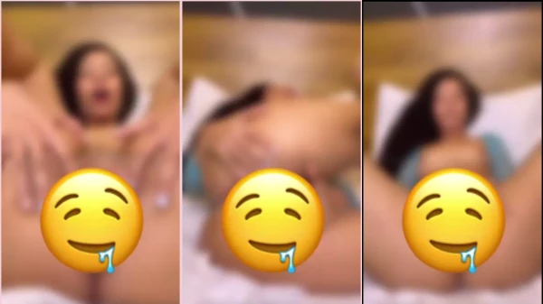 Dayana Ortega mostrando a xoxota molhadinha