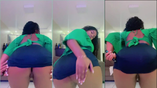 Eemy fazendo uns vídeos dando uns tapinhas nessa bundinha maravilhosa!