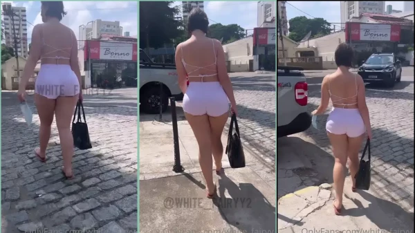 Fada Branca toda sensual desfilando pela rua