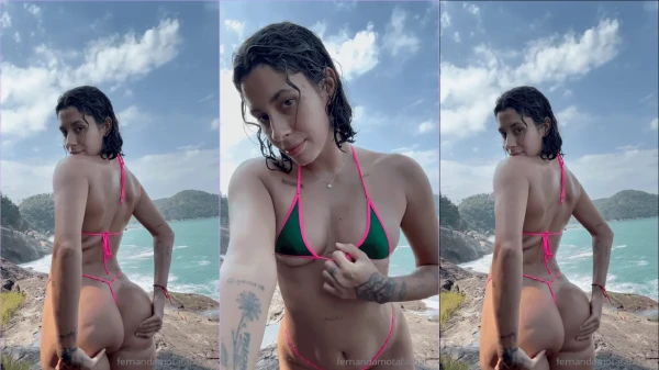 Fernanda Mota de fio dental na praia