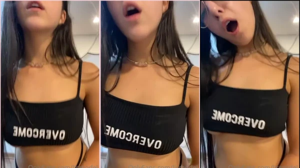 Gata Lis Del Castilho, super sensual, em um vídeo se divertindo no vibrador