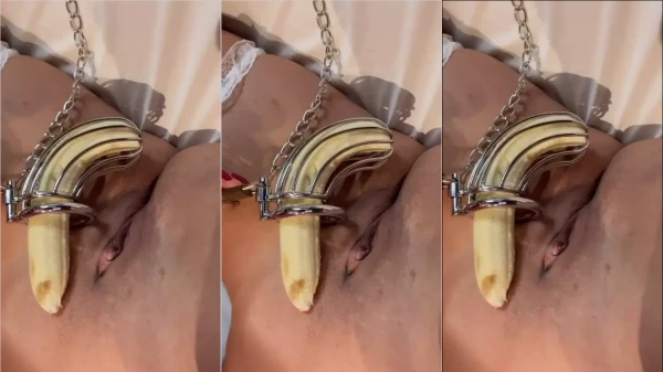 Geisy Arruda com a banana na xoxota