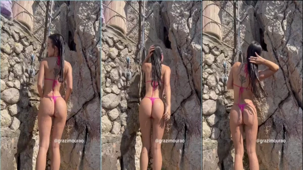 Grazi Mourão com um corpão incrível e uma bunda irresistível de biquíni!