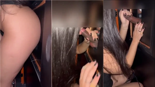 HotWifeJovem se divertindo na cabine do buraco da glória