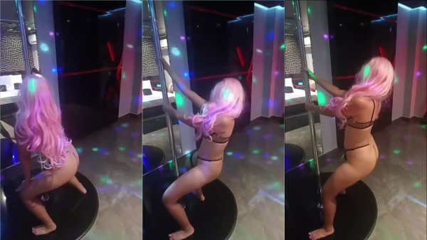 Jade Rozinha 69 dançando de ladinho com a bundinha