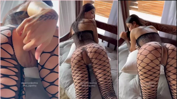 Japa do Nordeste toda ousada, mostrando o corpaço pra câmera