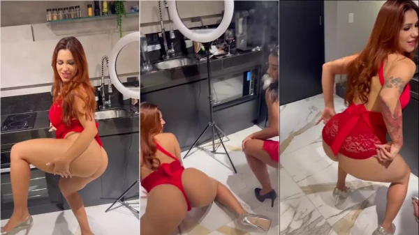 Jennifer Fabri, a safadinha, mostrando o corpão pra amiga