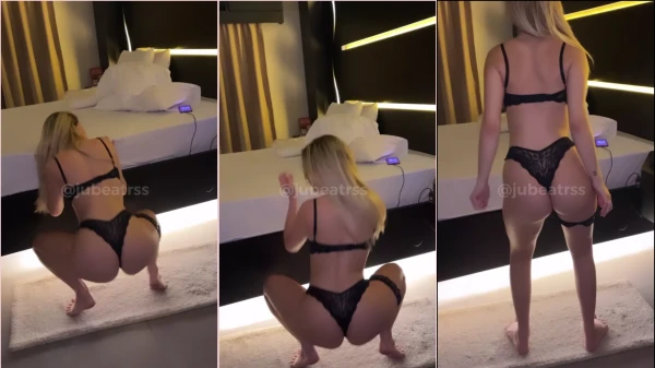 Julia Beatris em um vídeo picante com a bundinha sarada usando calcinha