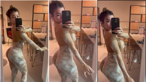 Jully Queiroz com o bundão todo untado de creme