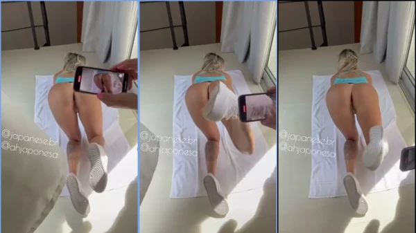 Jully Queiroz malhando de forma ousada, sem usar calcinha