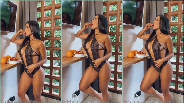 Karina Garcia, uma delícia, arrasando de calcinha preta