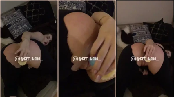 Ketlin Groisman abriu a calça e ficou de quatro se tocando