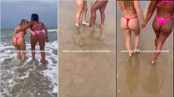 Lais toda soltinha com uma amiga linda de biquíni na praia