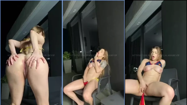 Laura Sahar desceu a calcinha e ebuceta a sua delícia