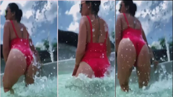 Laura White arrasando de maiô na piscina!