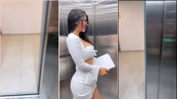 Lauren do OnlyFans, super gostosa, gravou um vídeo no elevador