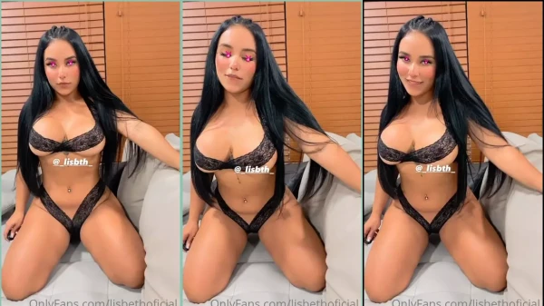 Lisbethoficial está lá na cama, balançando as teta