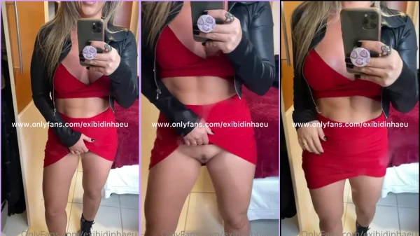 Loira ousada, Lais, toda exibida, mostrando seu xoxozinho peludinho