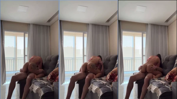 Mariana Casaroto dando uma reboladinha deliciosa na rola bem dura