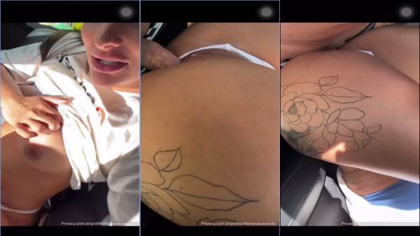 Mariana Casaroto, uma delícia de bundinha, se divertindo no carro