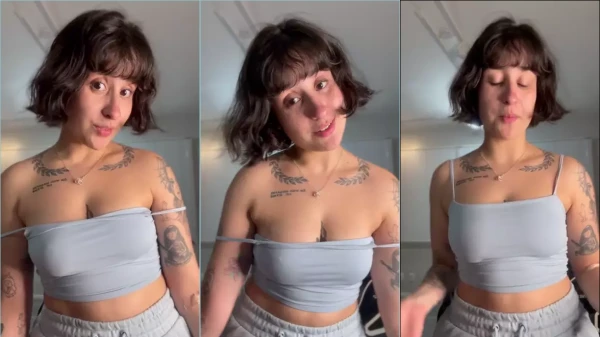 Martina Oliveira, uma novinha cheia de curvas e com tatuagens, se exibindo de forma ousada