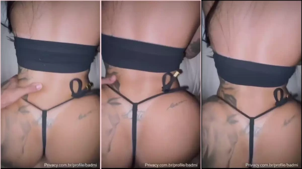 MC Mirella mostrando a sua beleza de um jeito bem ousado e revelador