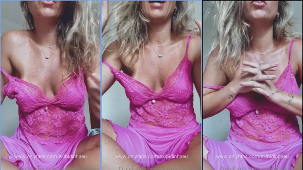 Moleca chamando a atenção com aquelas roupas de dormir bem sexys
